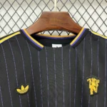 Camisa Manchester United Terrace Icons Unissex 2025 Devil Black Adidas - Imagem 2