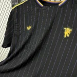 Camisa Manchester United Terrace Icons Unissex 2025 Devil Black Adidas - Imagem 3