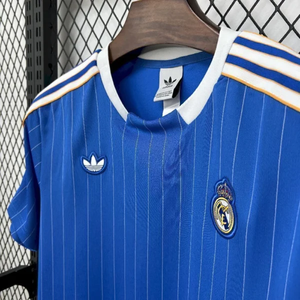 Camisa Real Madrid Terrace Icons Unissex 2025 Azul Adidas - Imagem 5