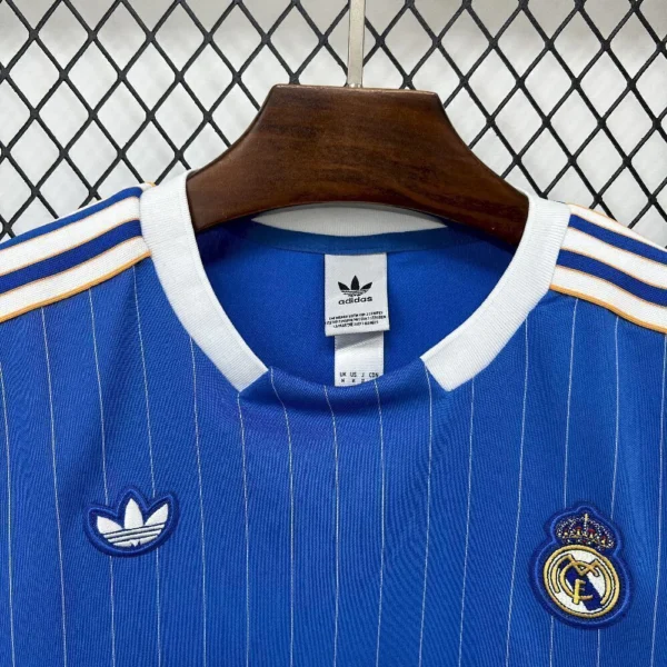 Camisa Real Madrid Terrace Icons Unissex 2025 Azul Adidas - Imagem 4