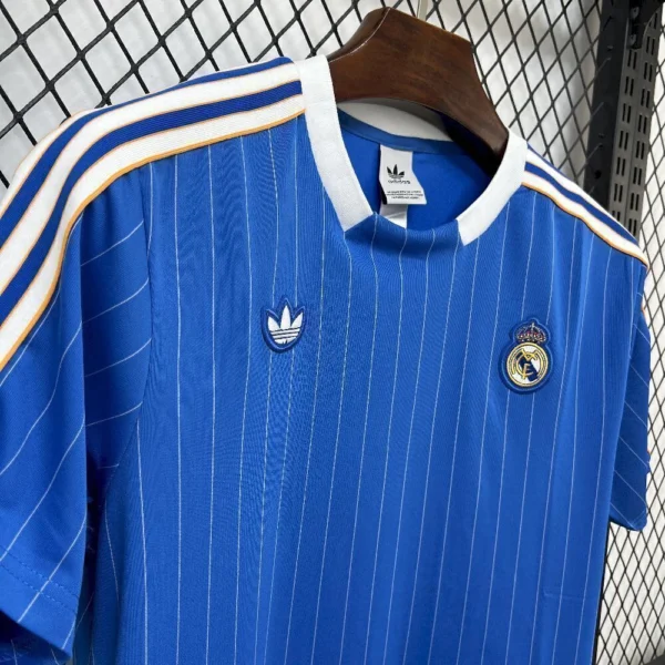 Camisa Real Madrid Terrace Icons Unissex 2025 Azul Adidas - Imagem 3