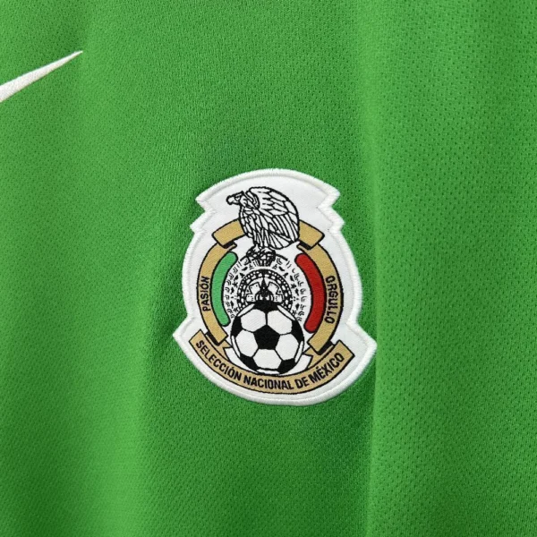 2025102311382158-b6e67b29afd47e3cf317613286376963-1024-1024 Camisa Retrô Clássica Seleção México Home 2004 Nike Total 90 - Imagem 5