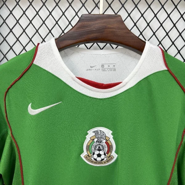 2025102311382233-40d2f619eb95edeb8617613286376372-1024-1024 Camisa Retrô Clássica Seleção México Home 2004 Nike Total 90 - Imagem 6