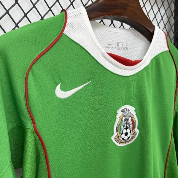 2025102311382358-df370602b9b354700d17613286376103-1024-1024 Camisa Retrô Clássica Seleção México Home 2004 Nike Total 90 - Imagem 3