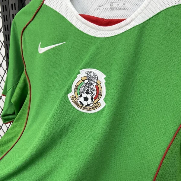2025102311382631-0d50b6cb09f5afbb0b17613286375256-1024-1024 Camisa Retrô Clássica Seleção México Home 2004 Nike Total 90 - Imagem 2