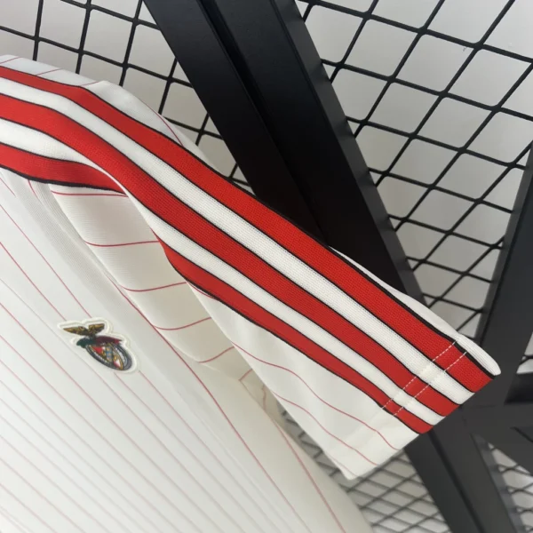 3aa86bc5-e3e52b7bb6990d124a17531332415021-1024-1024 Camisa Benfica Terrace Icons Unissex 2025 Bege Adidas - Imagem 6