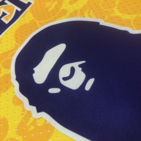 483ddb95 Camiseta Regata NBA Los Angeles Lakers BAPE Mitchell & Ness Amarelo 1996/97 - Imagem 5