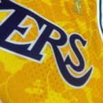 Camiseta Regata NBA Los Angeles Lakers BAPE Mitchell & Ness Amarelo 1996/97 - Imagem 4