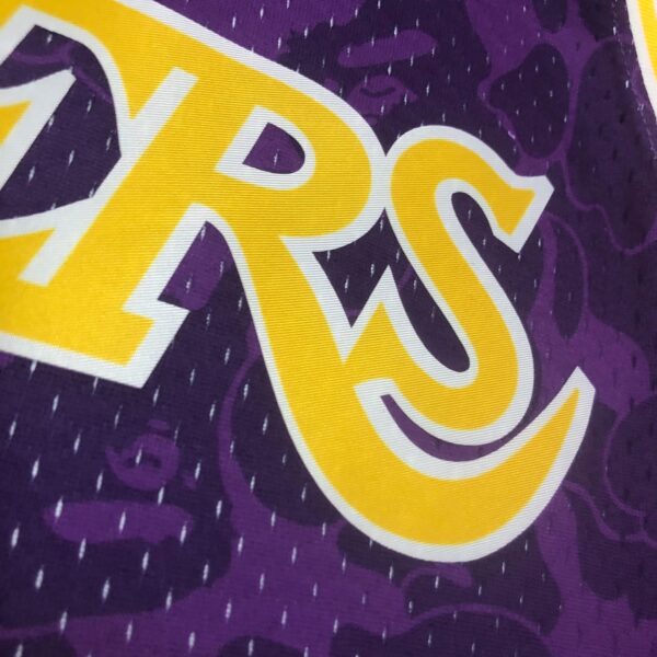 7927ff38 Camiseta Regata NBA Los Angeles Lakers BAPE Mitchell & Ness Roxo 1993 - Imagem 4