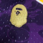 Camiseta Regata NBA Los Angeles Lakers BAPE Mitchell & Ness Roxo 1993 - Imagem 5