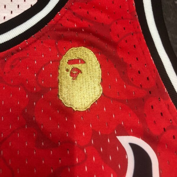 913e31d5 Camiseta Regata NBA Miami Heat BAPE Mitchell & Ness Vermelha 1993 - Imagem 8