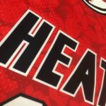 Camiseta Regata NBA Miami Heat BAPE Mitchell & Ness Vermelha 1993 - Imagem 3