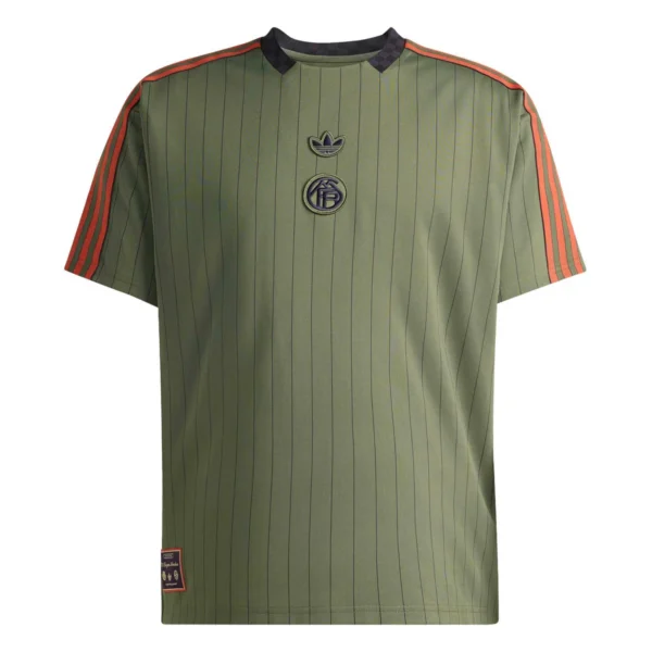 adidas2025-26BayernMunichMen_sIc Camisa Bayern Munique Terrace Icons Unissex 2025 Verde Adidas - Imagem 1