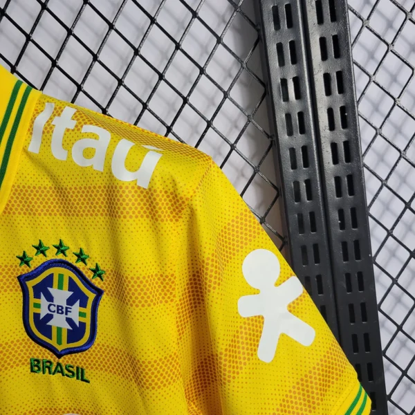 Camisa Brasil Seleção Brasileira Versão Torcedor Viagem 2022/23 Amarelo Nike - Imagem 6