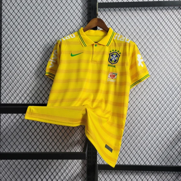 Camisa Brasil Seleção Brasileira Versão Torcedor Viagem 2022/23 Amarelo Nike - Imagem 1