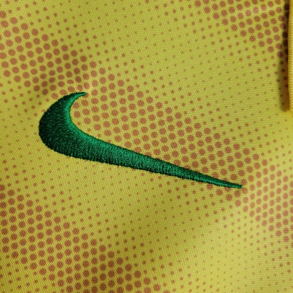 Camisa Brasil Seleção Brasileira Versão Torcedor Viagem 2022/23 Amarelo Nike - Imagem 4