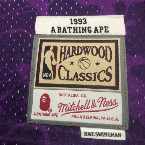 c279d9fe Camiseta Regata NBA Los Angeles Lakers BAPE Mitchell & Ness Roxo 1993 - Imagem 8