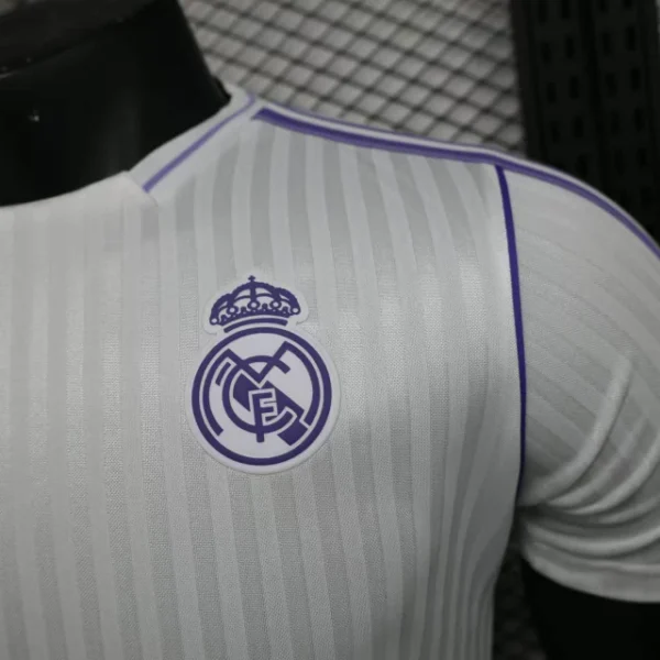 Camisa Real Madrid Terrace Icons Unissex 2025 Branca Adidas - Imagem 3