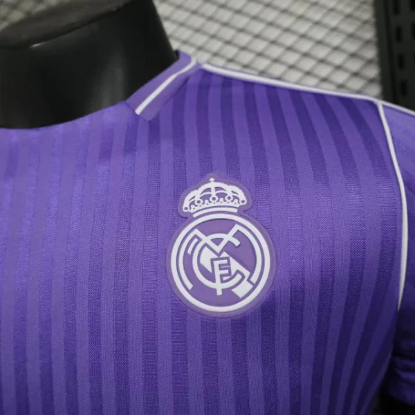 Camisa Real Madrid Terrace Icons Unissex 2025 Roxa Adidas - Imagem 3