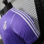 Camisa Real Madrid Terrace Icons Unissex 2025 Roxa Adidas - Imagem 5