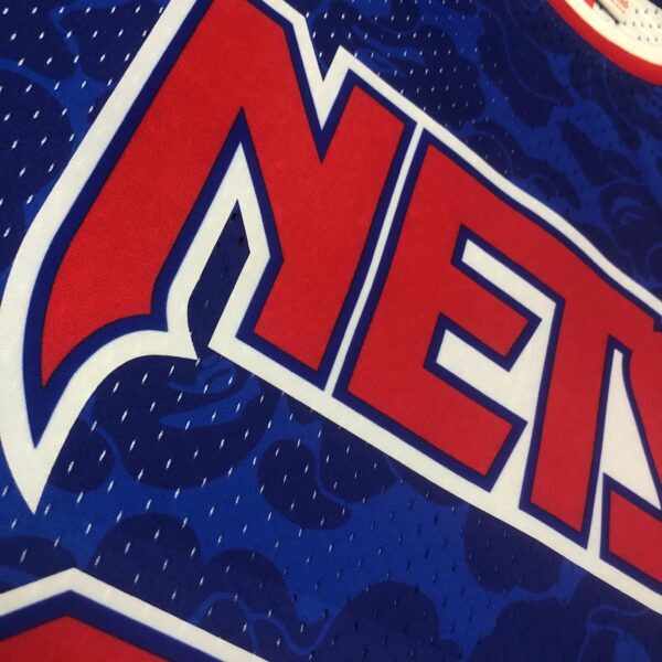 ce7fdfb6 Camiseta Regata NBA Brooklyn Nets BAPE Mitchell & Ness Azul 1993 - Imagem 4