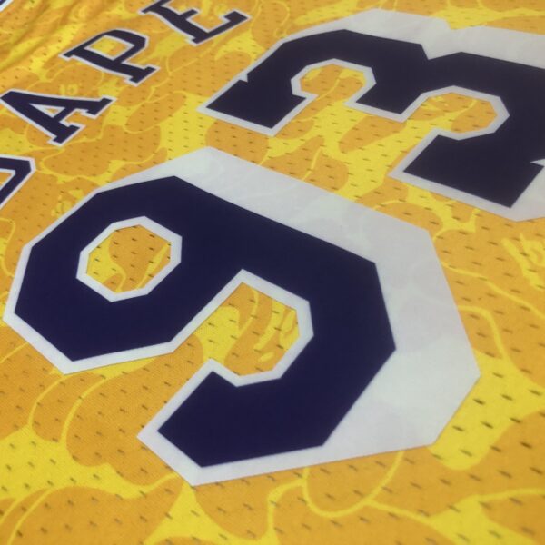 d8e1ddf7 Camiseta Regata NBA Los Angeles Lakers BAPE Mitchell & Ness Amarelo 1996/97 - Imagem 17