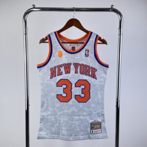 Camiseta Regata NBA New York Knicks BAPE 33 Patrick Ewing Mitchell & Ness Branca 1991/92