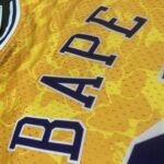Camiseta Regata NBA Los Angeles Lakers BAPE Mitchell & Ness Amarelo 1996/97 - Imagem 15