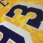 Camiseta Regata NBA Los Angeles Lakers BAPE Mitchell & Ness Amarelo 1996/97 - Imagem 16