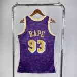 Camiseta Regata NBA Los Angeles Lakers BAPE Mitchell & Ness Roxo 1993 - Imagem 11