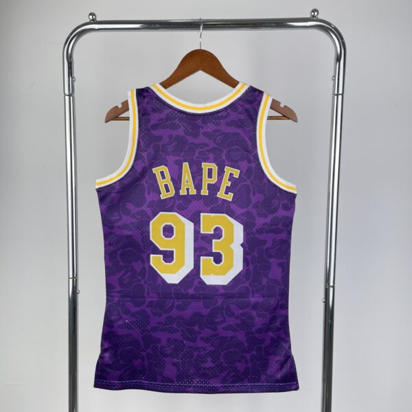 f4129f85 Camiseta Regata NBA Los Angeles Lakers BAPE Mitchell & Ness Roxo 1993 - Imagem 11