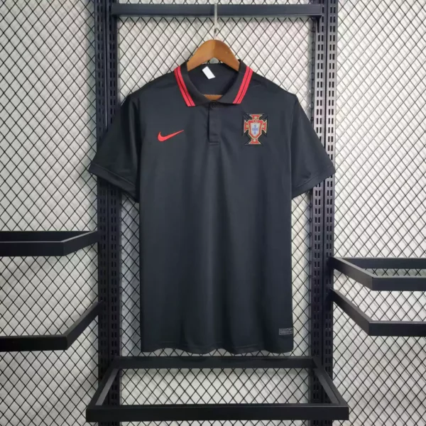 nkgvbksrbghgbh Camisa Seleção Portugal Polo 2023 Preta Nike - Imagem 1
