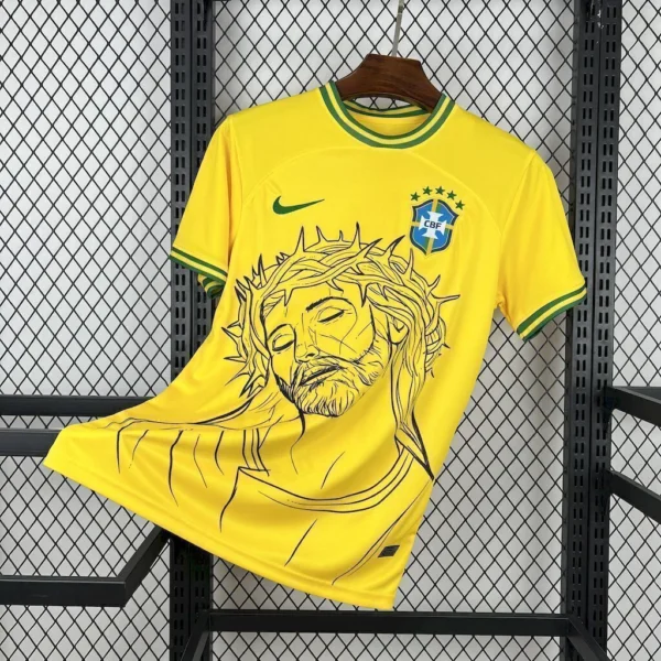 2025110416152282-7d93518c7499444ef717623086561250-1024-1024 Camisa Brasil Seleção Brasileira Concept Jesus Cristo Home Versão Torcedor Masculina Amarela 2026 Nike - Imagem 1