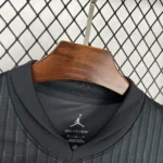Camisa Paris Saint-Germain - PSG 4Th Versão Torcedor 25/2026 Preta Jordan - Imagem 4