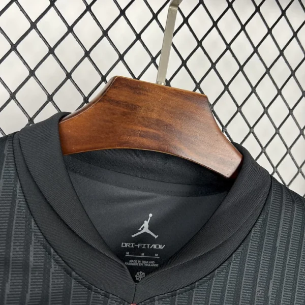 Camisa Paris Saint-Germain - PSG 4Th Versão Torcedor 25/2026 Preta Jordan - Imagem 4