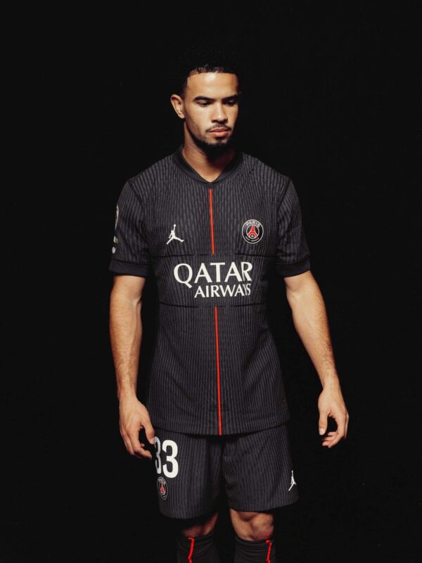 Camisa Paris Saint-Germain - PSG 4Th Versão Torcedor 25/2026 Preta Jordan - Imagem 8