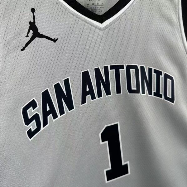 Camiseta Regata Basquete NBA San Antonio Spurs Statemant Edition 2025/26 Cinza Jordan - Imagem 3