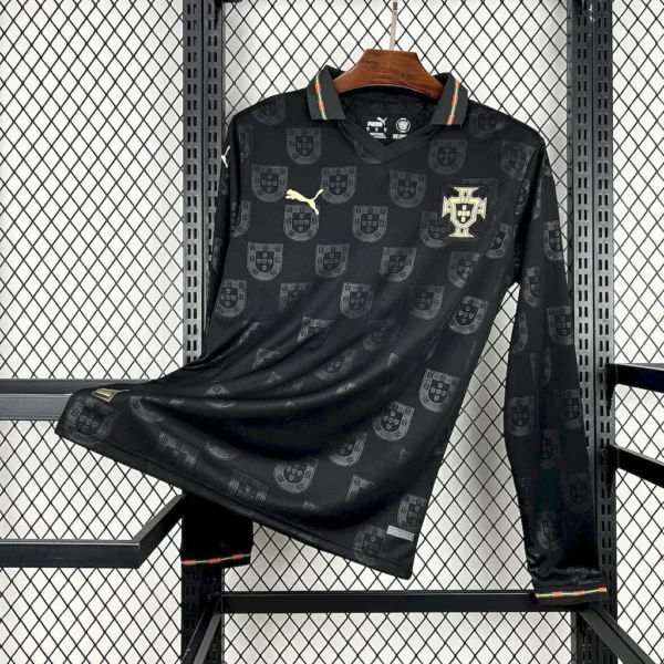 Camisa Seleção Portugal - Edição Especial - Pantera Negra - Eusébio - Manga Longa - Versão Torcedor - Copa do Mundo 2026 Preta Puma - Imagem 1