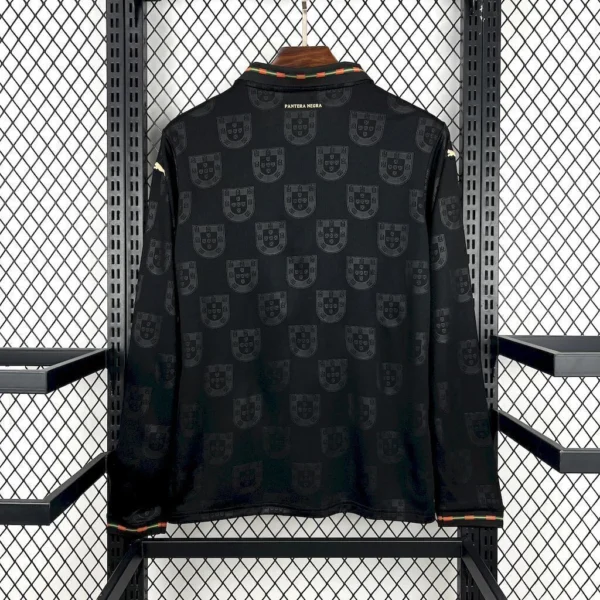 Camisa Seleção Portugal - Edição Especial - Pantera Negra - Eusébio - Manga Longa - Versão Torcedor - Copa do Mundo 2026 Preta Puma - Imagem 4