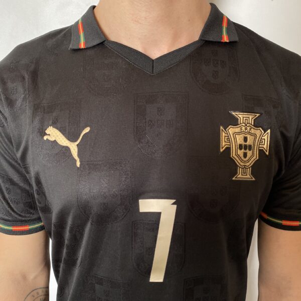 Camisa Seleção Portugal - Edição Especial - Pantera Negra - Eusébio - Versão Jogador - Copa do Mundo 2026 Preta Puma - Imagem 3