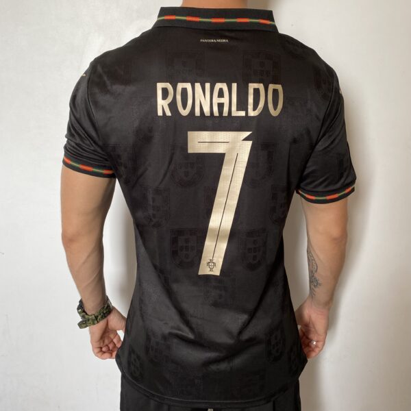 Camisa Seleção Portugal - Edição Especial - Pantera Negra - Eusébio - Versão Jogador - Copa do Mundo 2026 Preta Puma - Imagem 11