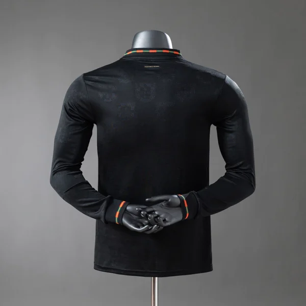 Camisa Seleção Portugal - Edição Especial - Pantera Negra - Eusébio - Manga Longa - Versão Jogador - Copa do Mundo 2026 Preta Puma - Imagem 2