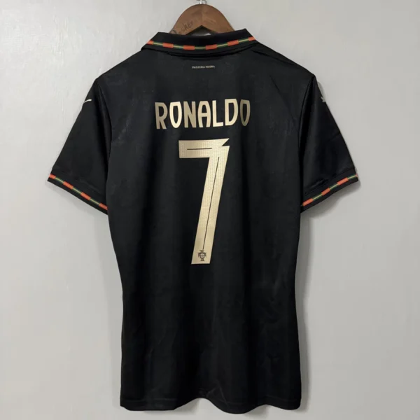 Camisa Seleção Portugal - Edição Especial - Pantera Negra - Eusébio - Versão Jogador - Copa do Mundo 2026 Preta Puma - Imagem 9