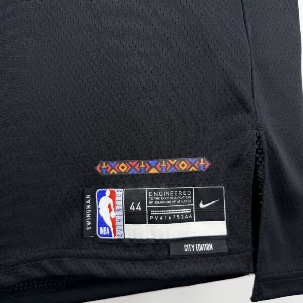 Camiseta Regata Basquete NBA San Antonio Spurs City Edition 2025/26 Preta Nike - Imagem 5
