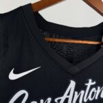 Camiseta Regata Basquete NBA San Antonio Spurs City Edition 2025/26 Preta Nike - Imagem 4