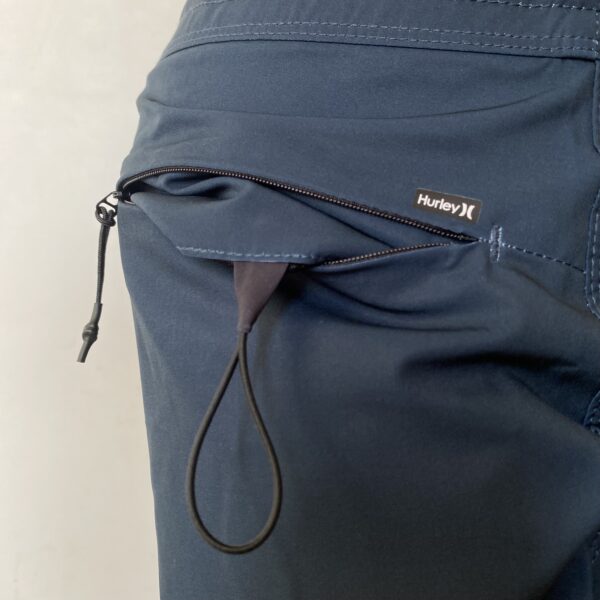 Bermuda Hurley Azul Petrólio com Branco 2026 - Imagem 7