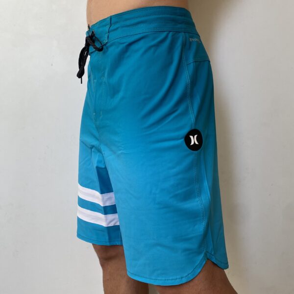 Bermuda Hurley Azul Claro com Branco 2026 - Imagem 4