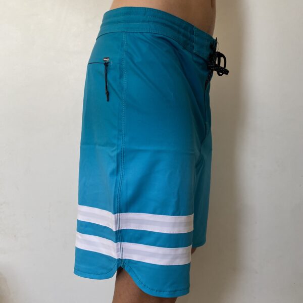 Bermuda Hurley Azul Claro com Branco 2026 - Imagem 3