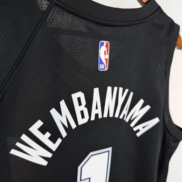 Camiseta Regata Basquete NBA San Antonio Spurs City Edition 2025/26 Preta Nike - Imagem 8