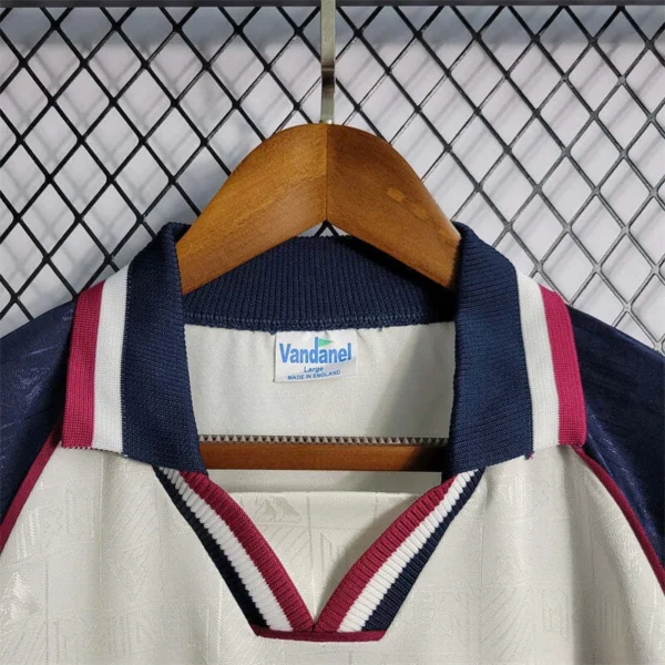 Camisa Retrô West Ham United 1999/2001 Iron Maiden - Imagem 6